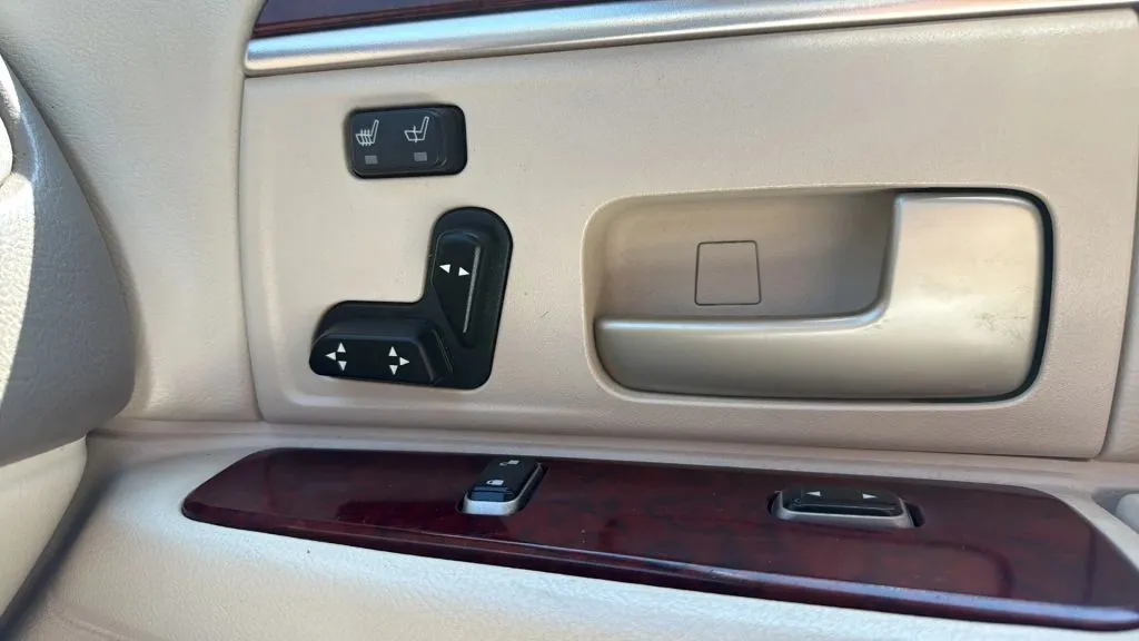 2003 Lincoln Town Car Signature photo 17