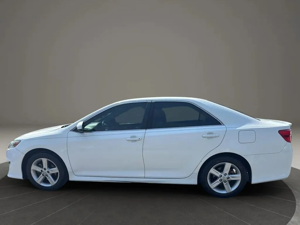 2013 Toyota Camry photo 4