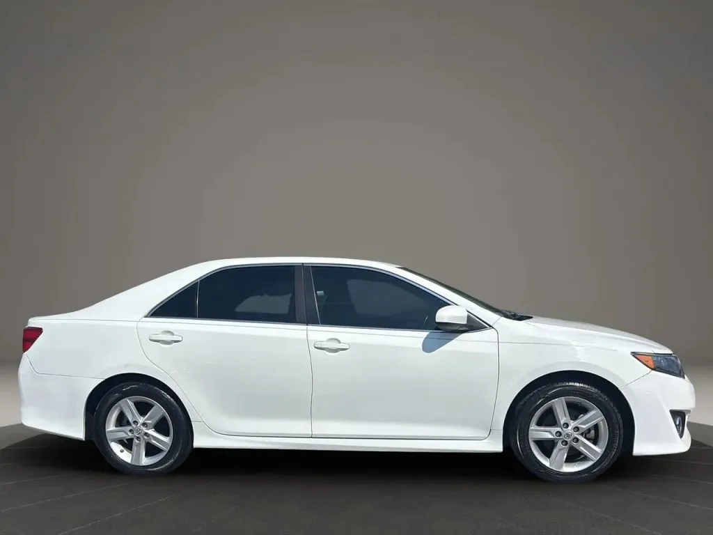 2013 Toyota Camry photo 3