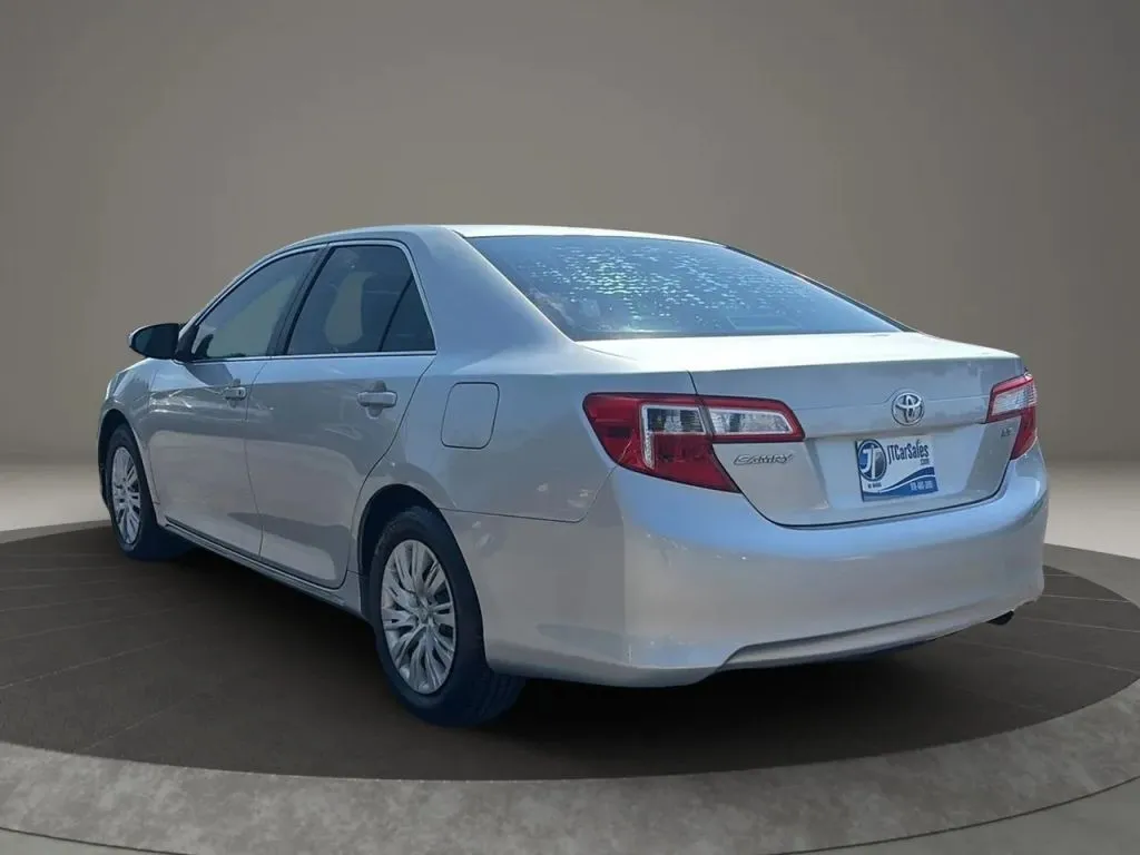 2013 Toyota Camry LE photo 10