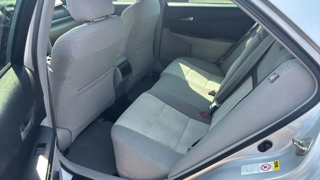 2013 Toyota Camry LE photo 12