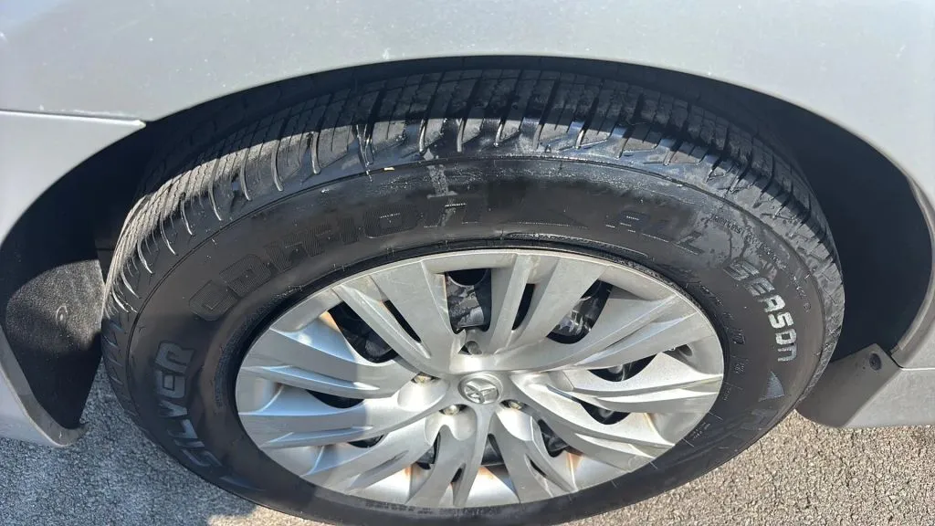 2013 Toyota Camry LE photo 13