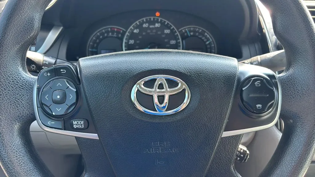 2013 Toyota Camry LE photo 17