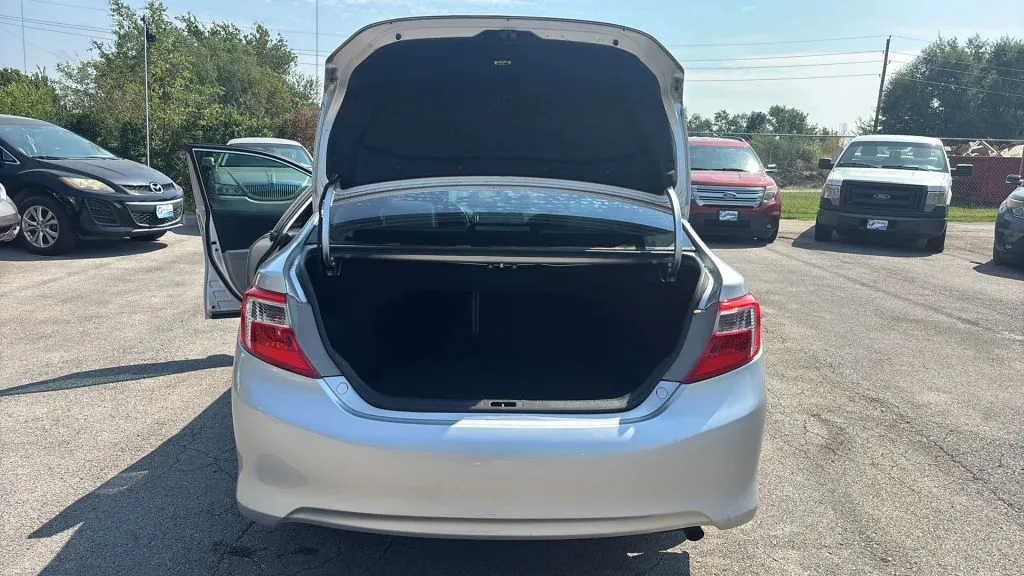 2013 Toyota Camry LE photo 20