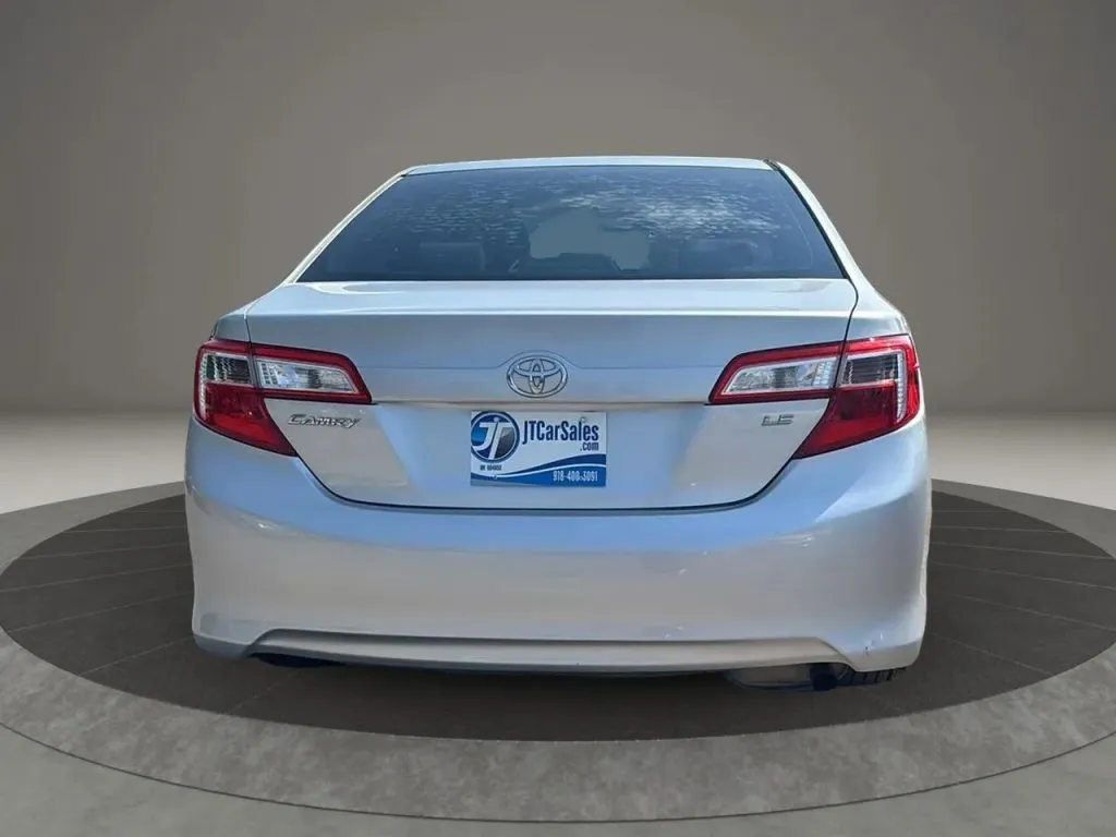 2013 Toyota Camry LE photo 19