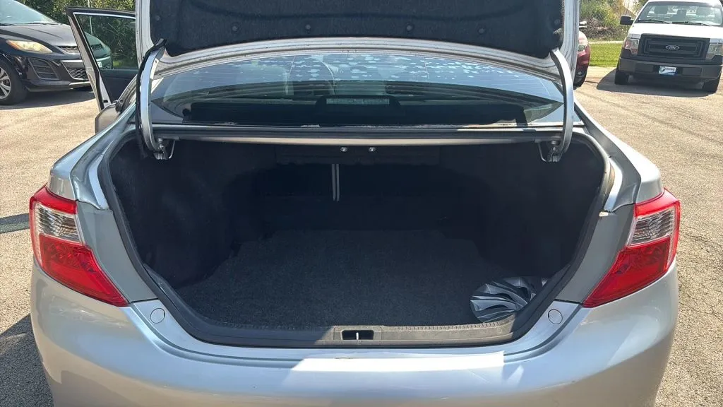 2013 Toyota Camry LE photo 9