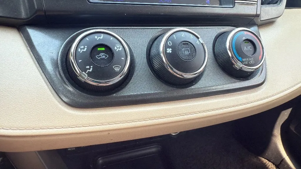 2013 Toyota RAV4 LE Sport photo 27