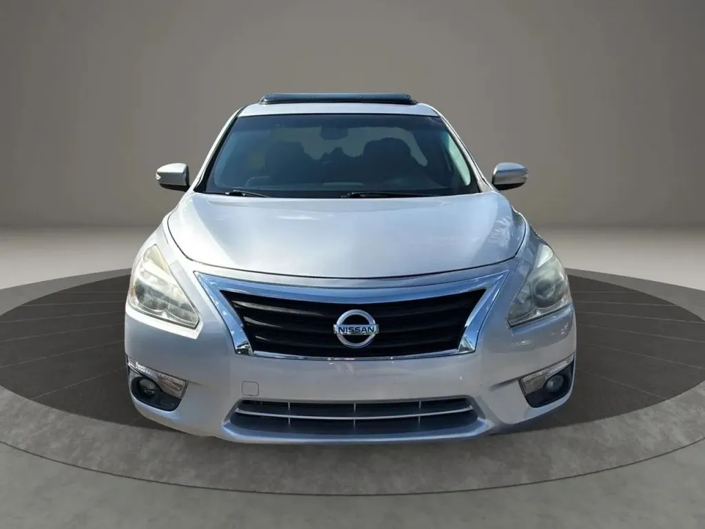 2015 Nissan Altima 2.5 SV photo 9