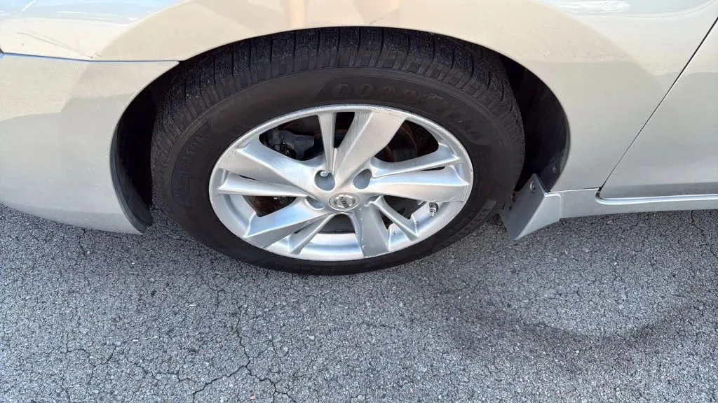 2015 Nissan Altima 2.5 SV photo 12