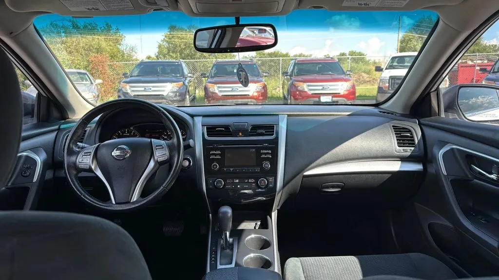 2015 Nissan Altima 2.5 SV photo 22