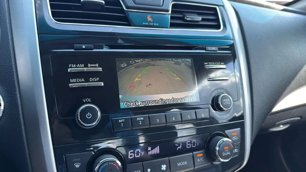 2015 Nissan Altima 2.5 SV photo 14