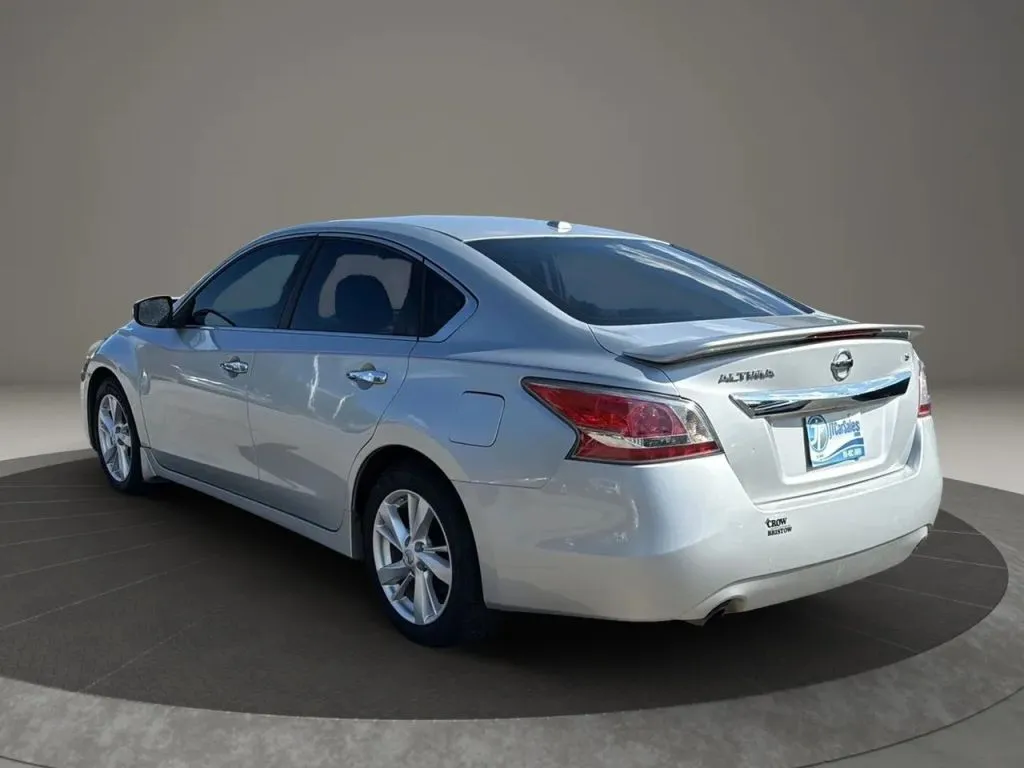 2015 Nissan Altima 2.5 SV photo 18