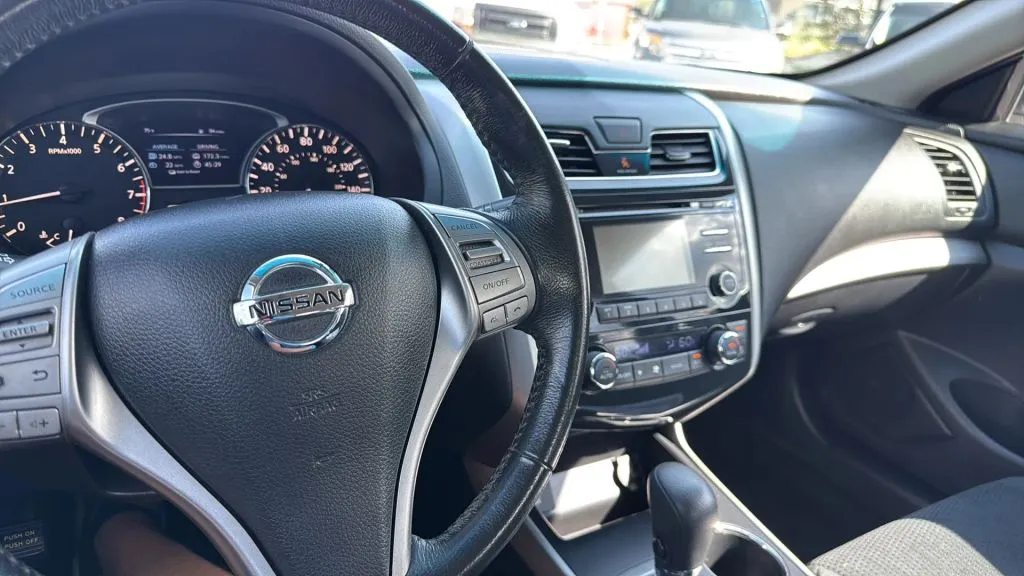 2015 Nissan Altima 2.5 SV photo 25