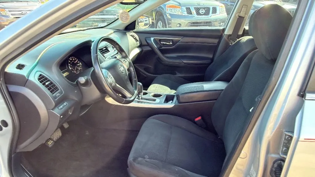 2015 Nissan Altima 2.5 SV photo 19