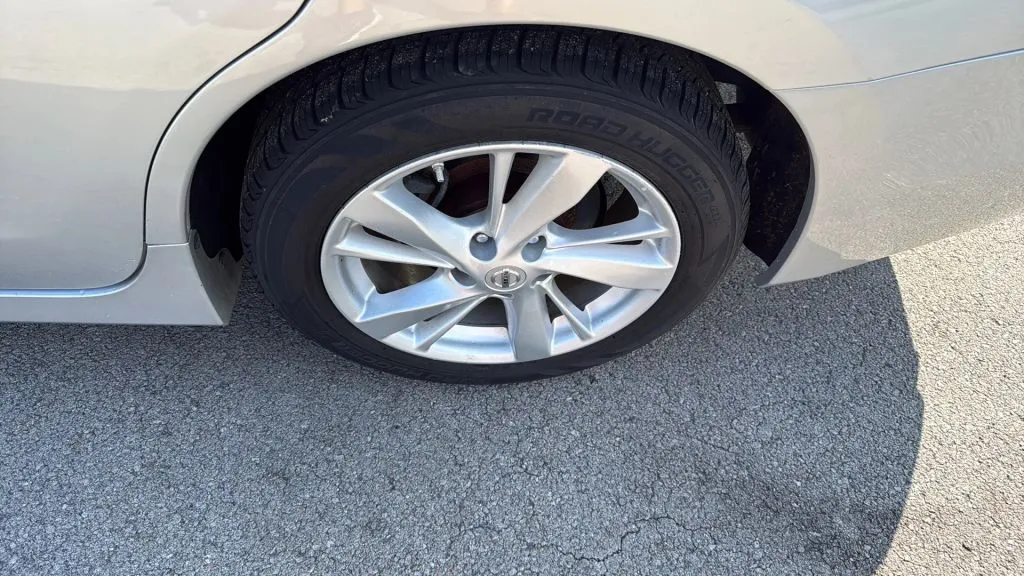 2015 Nissan Altima 2.5 SV photo 2