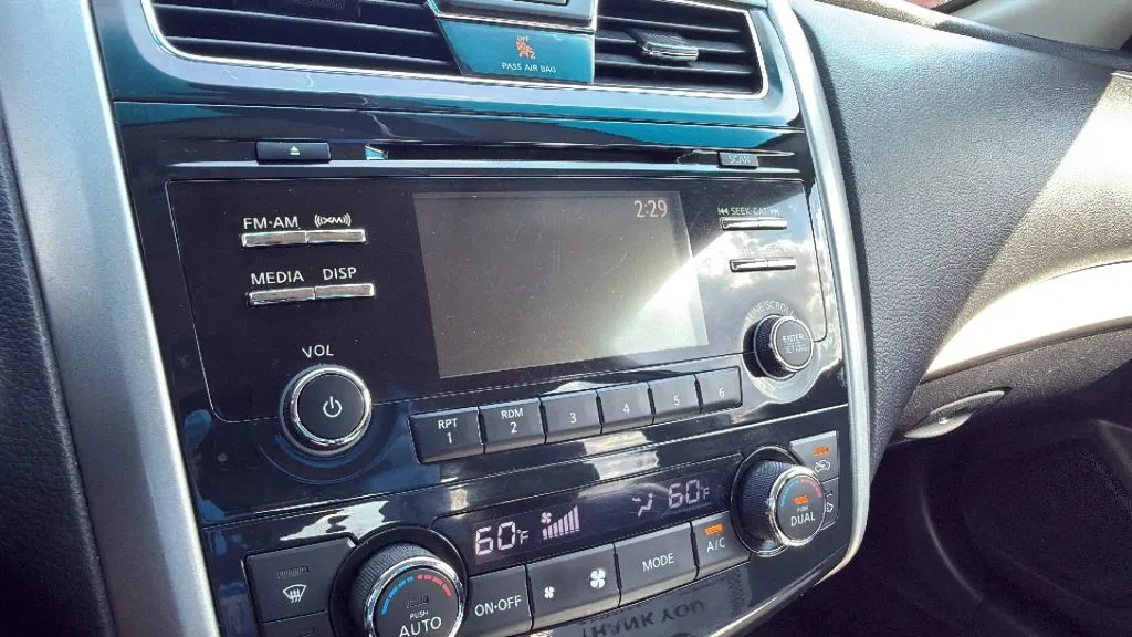 2015 Nissan Altima 2.5 SV photo 4