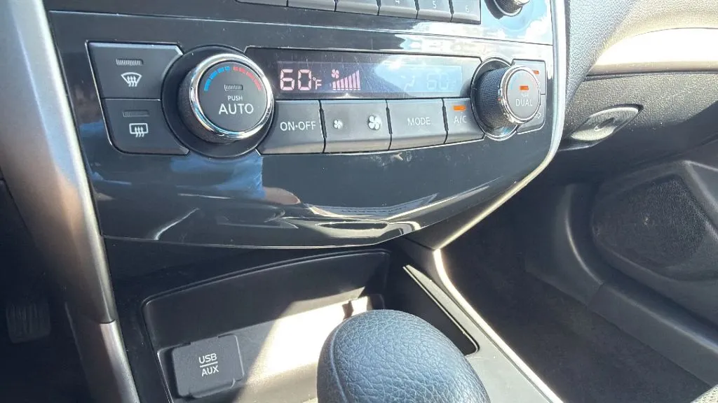 2015 Nissan Altima 2.5 SV photo 23