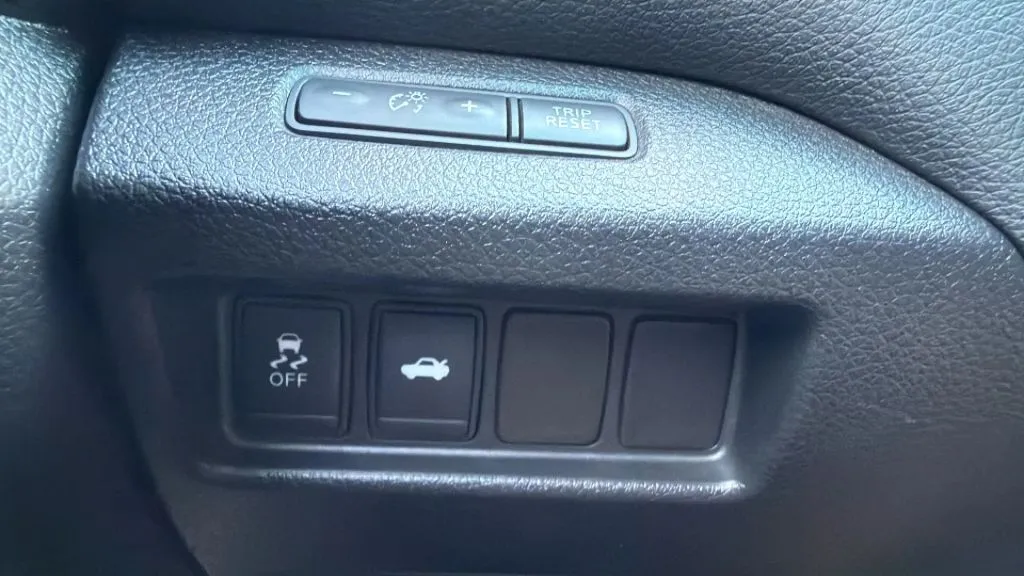2015 Nissan Altima 2.5 SV photo 6