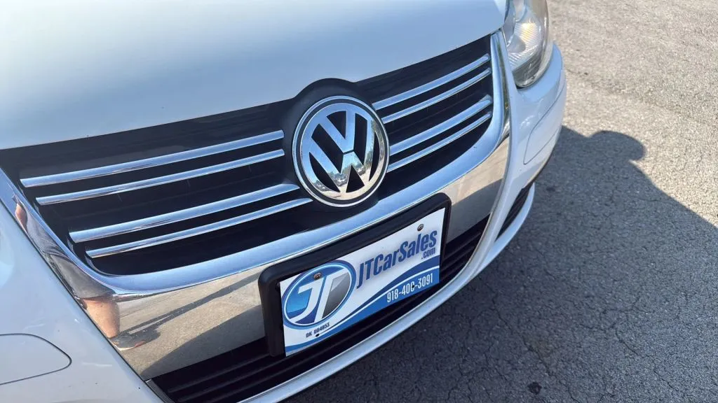 2010 Volkswagen Jetta SEL photo 13