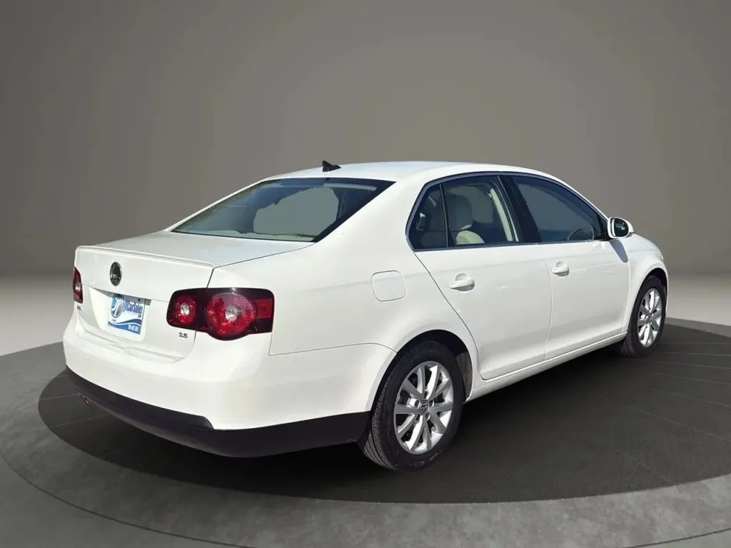 2010 Volkswagen Jetta SEL photo 18