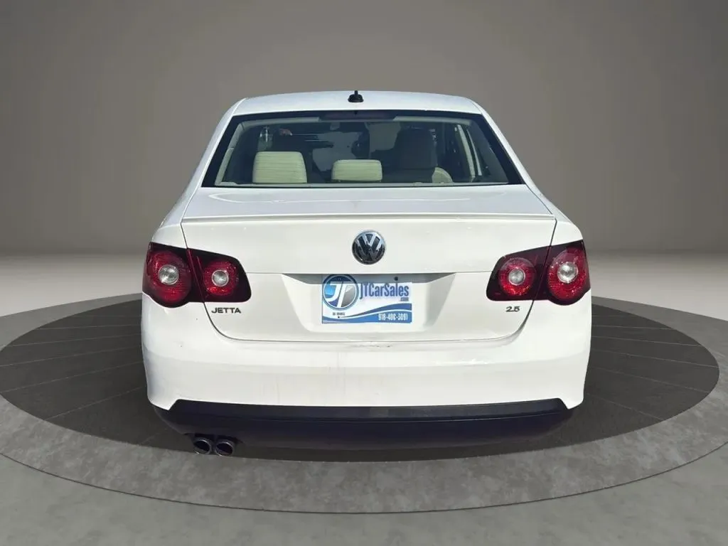 2010 Volkswagen Jetta SEL photo 11