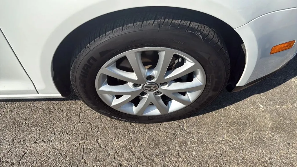 2010 Volkswagen Jetta SEL photo 23