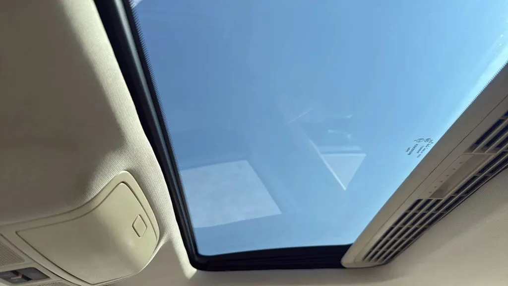 2010 Volkswagen Jetta SEL photo 16