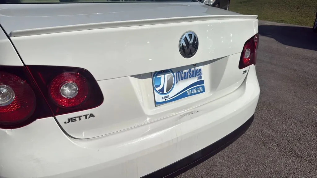 2010 Volkswagen Jetta SEL photo 4