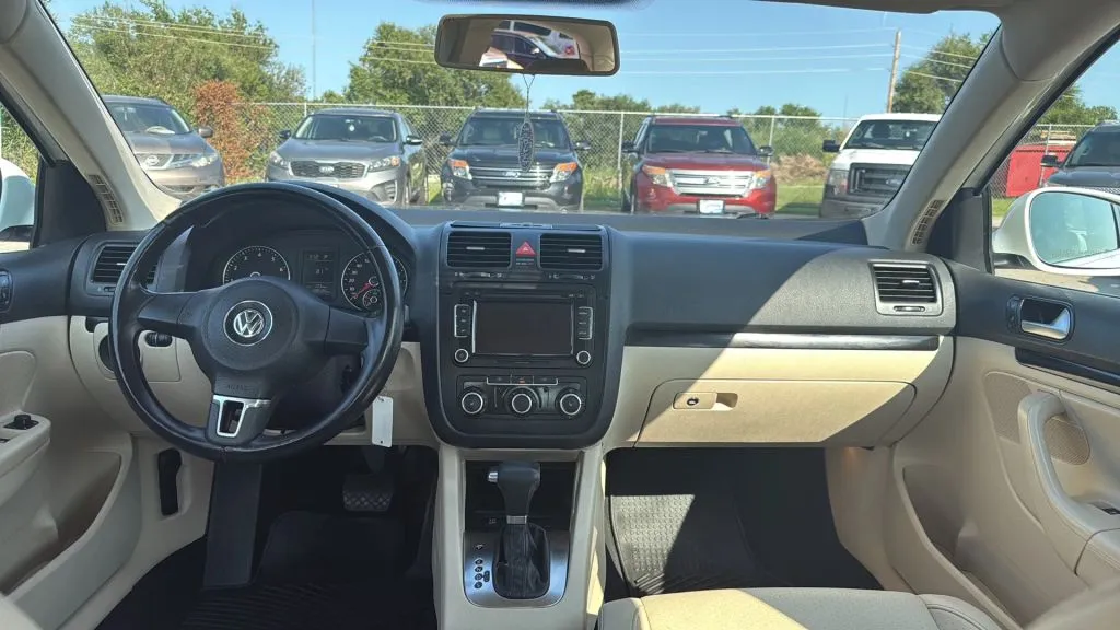 2010 Volkswagen Jetta SEL photo 14