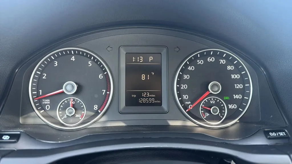 2010 Volkswagen Jetta SEL photo 9