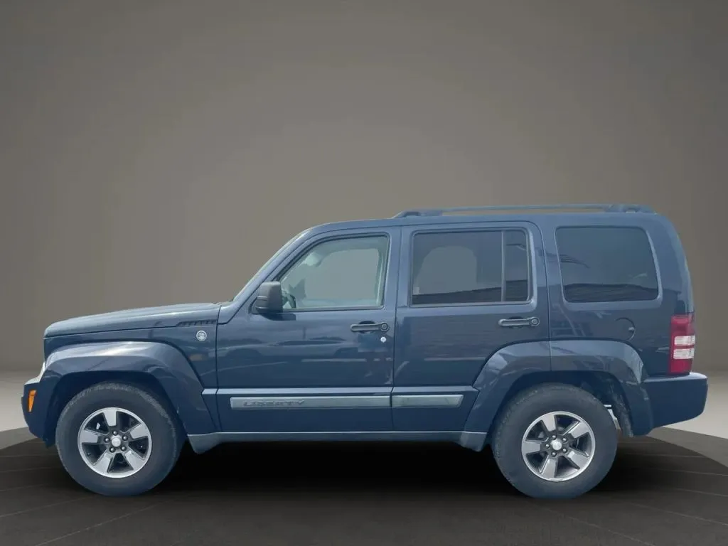 2008 Jeep Liberty Sport photo 2
