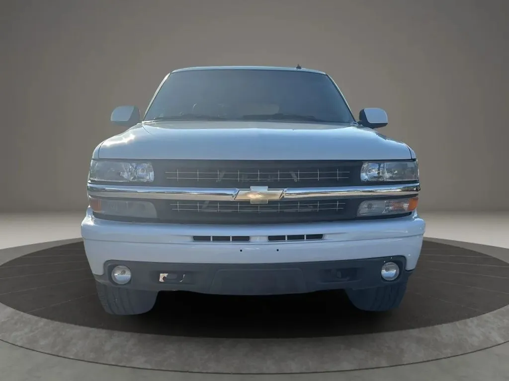 2003 Chevrolet Tahoe LT photo 2