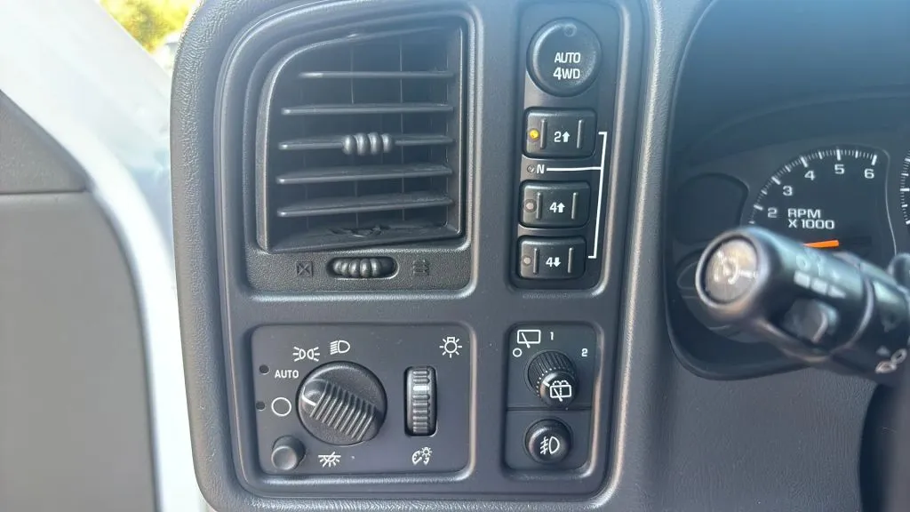 2003 Chevrolet Tahoe LT photo 12