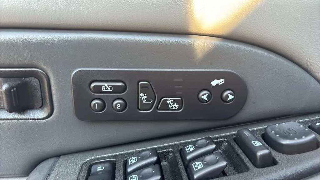 2003 Chevrolet Tahoe LT photo 27
