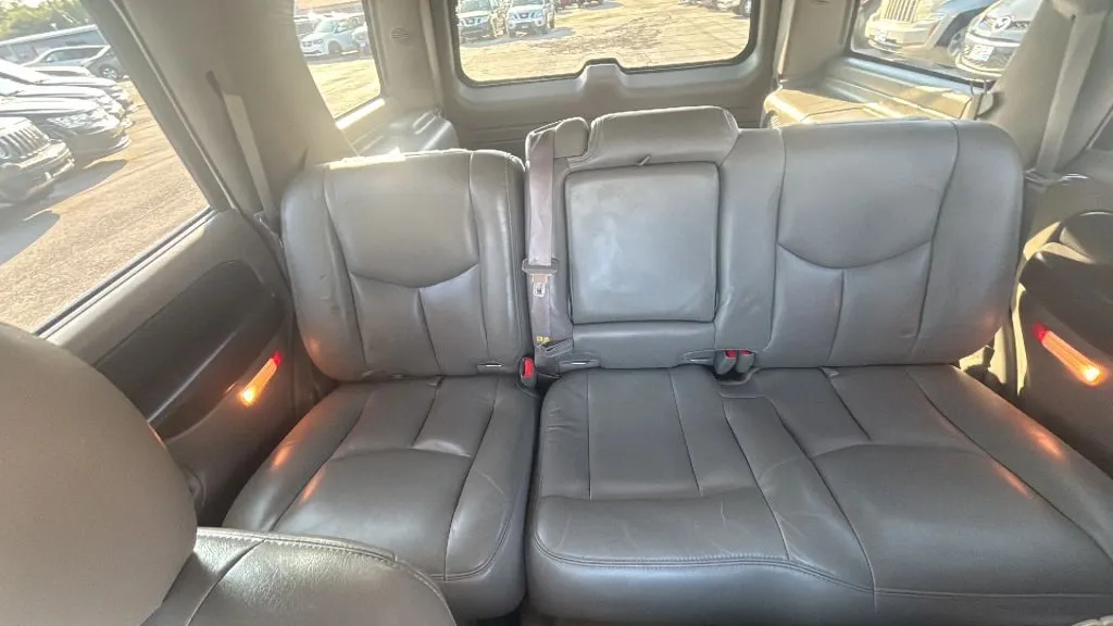 2003 Chevrolet Tahoe LT photo 11
