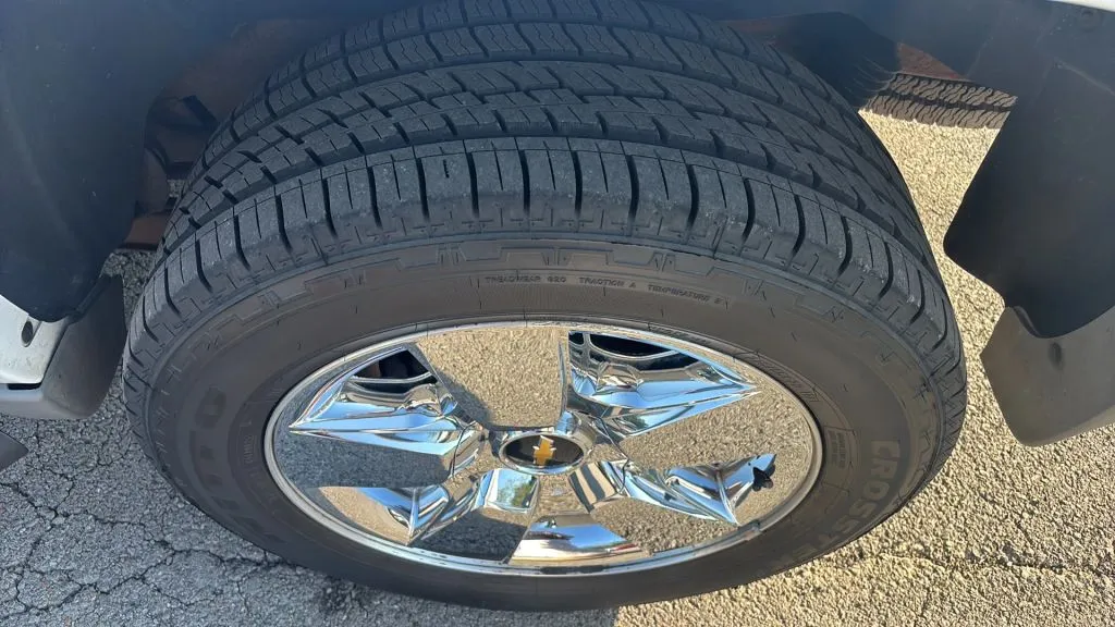 2003 Chevrolet Tahoe LT photo 17