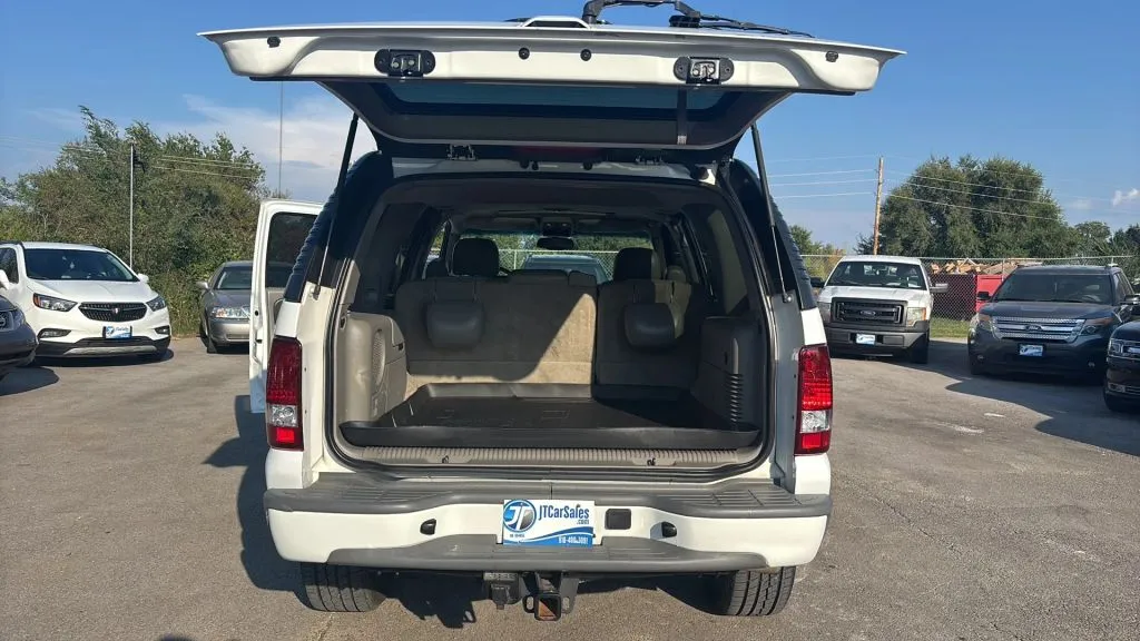 2003 Chevrolet Tahoe LT photo 25
