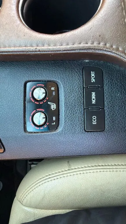 2016 Toyota Avalon XLE photo 27