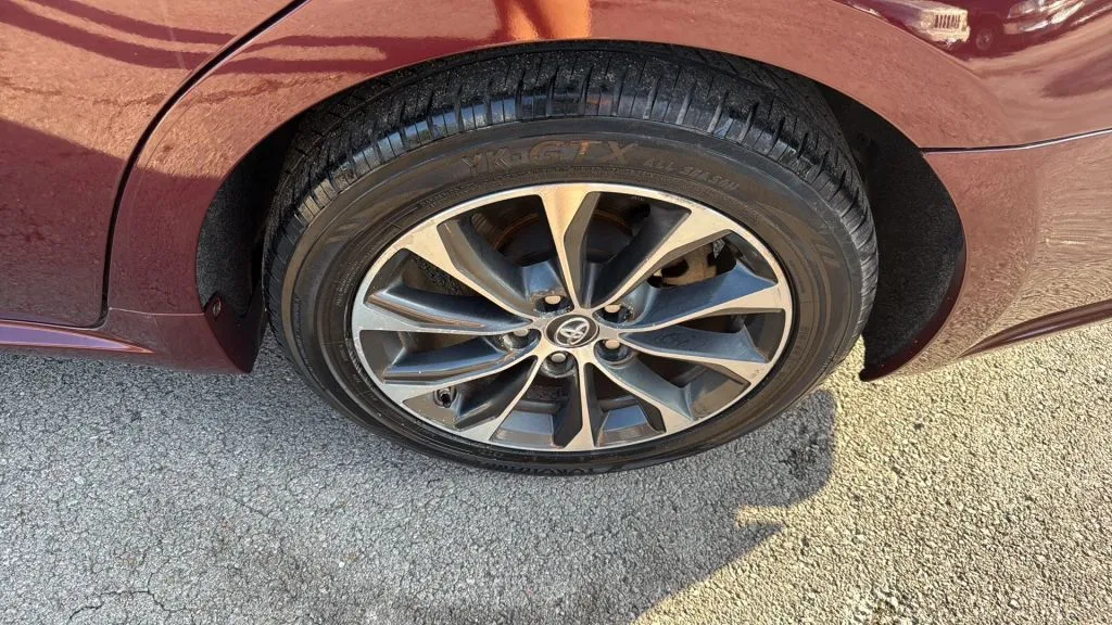 2016 Toyota Avalon XLE photo 17