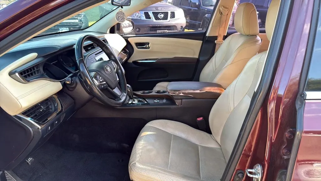 2016 Toyota Avalon XLE photo 21
