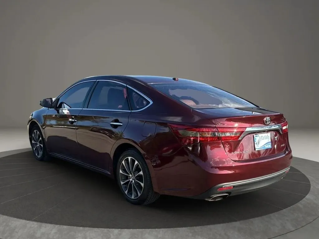 2016 Toyota Avalon XLE photo 22