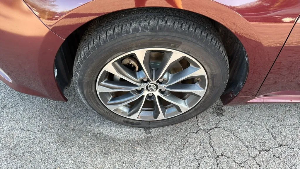 2016 Toyota Avalon XLE photo 7