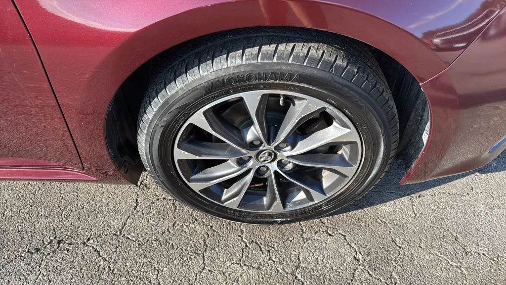 2016 Toyota Avalon XLE photo 9