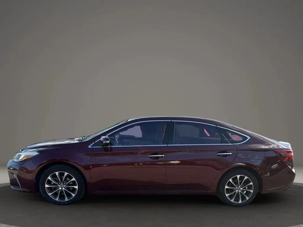 2016 Toyota Avalon XLE photo 23
