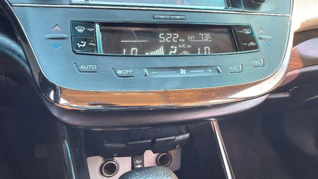 2016 Toyota Avalon XLE photo 16
