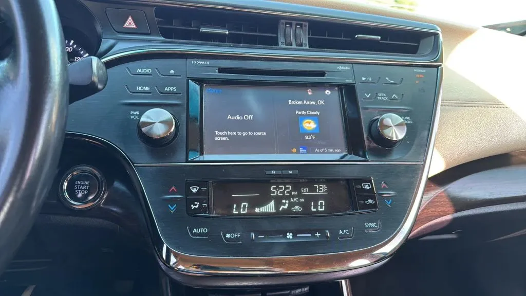 2016 Toyota Avalon XLE photo 12