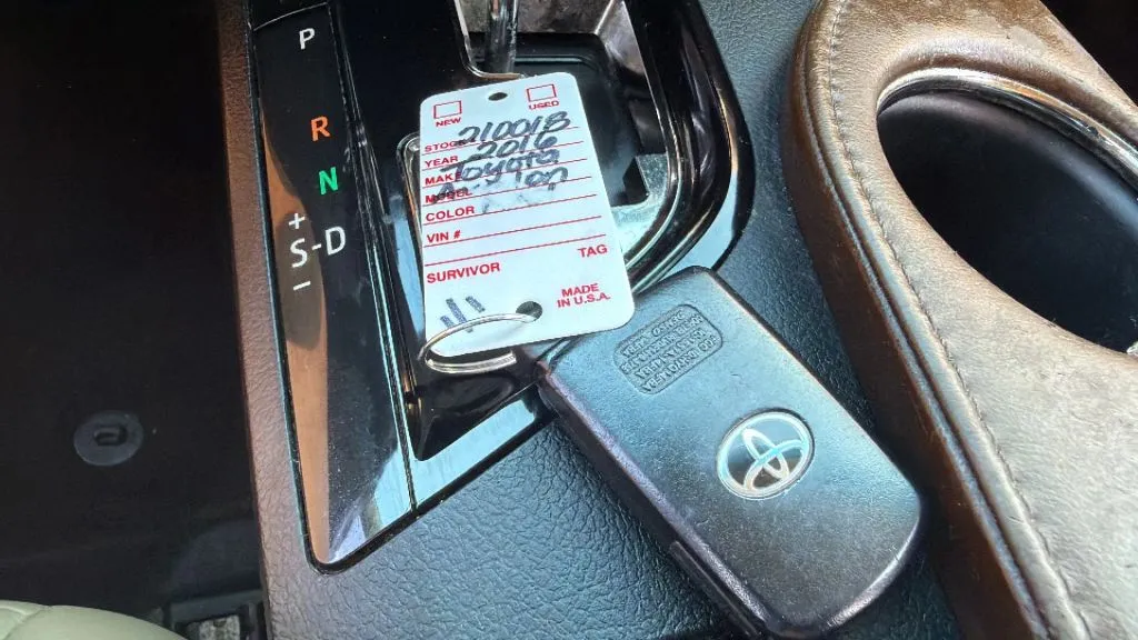 2016 Toyota Avalon XLE photo 8