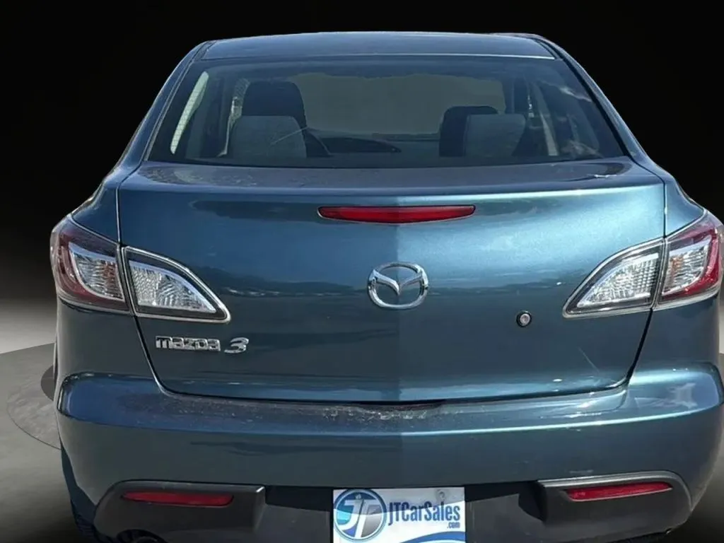2010 Mazda Mazda3 i Sport Sedan photo 3