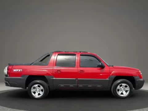 Another view of 2003 Chevrolet Avalanche 1500 Sport Utility Pickup 4D 5 1/4 ft for sale in Broken Arrow, OK at JT Wholesale Auto, Inc.