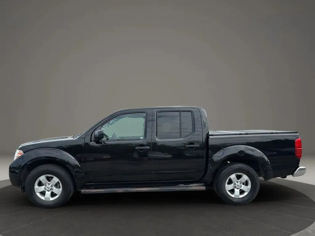 2012 Nissan Frontier Crew Cab SV photo 4